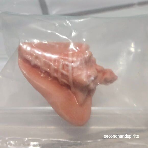 Wade of England Red Rose Tea Mini Figurines - Nautical Couch Shell - Picture 1 of 1